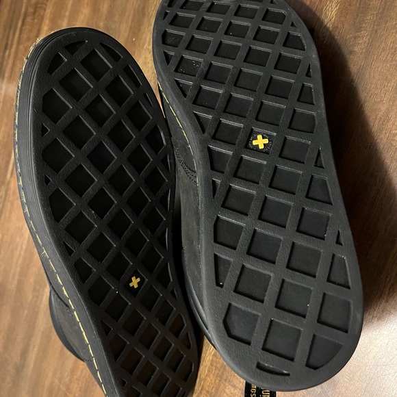 Men’s Maleke Leather boots by Doc Martens - Picture 3 of 7